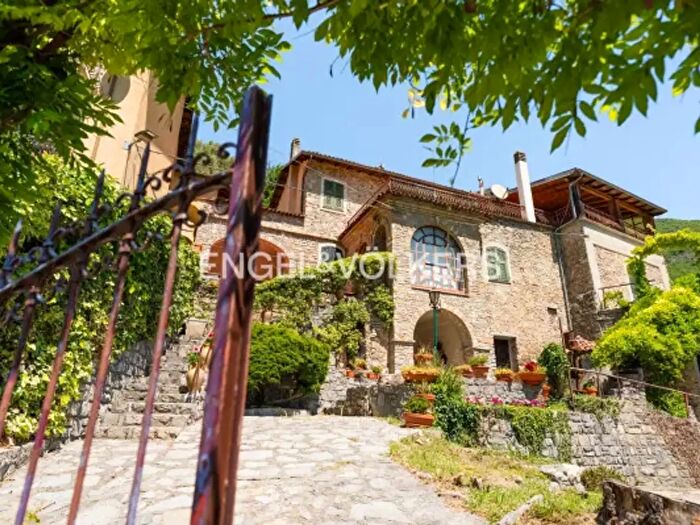 Casa con 6 locali in vendita in Castelbianco