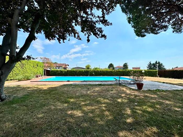 Casa con 6 locali in vendita in Via Alzate, Oleggio