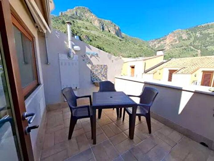 Appartamento trilocale in affitto in Via Francesco Crispi, Centro, Castellammare del Golfo