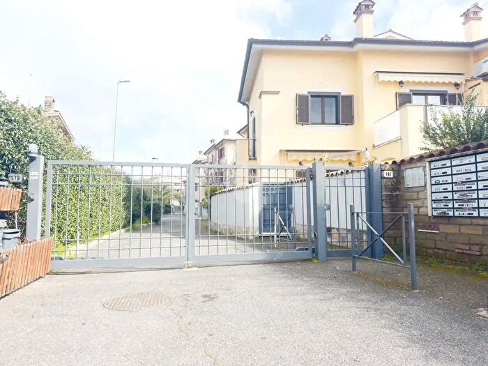 Appartamento trilocale in vendita in Via Comunale di S Francesco, Anguillara Sabazia