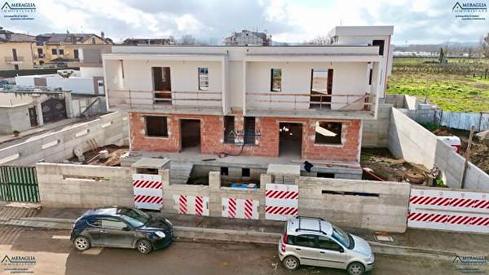 Appartamento con 5 locali in vendita in Via della Repubblica, Parete