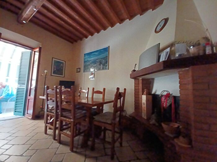 Casa con 7 locali in vendita in Capraia E Limite