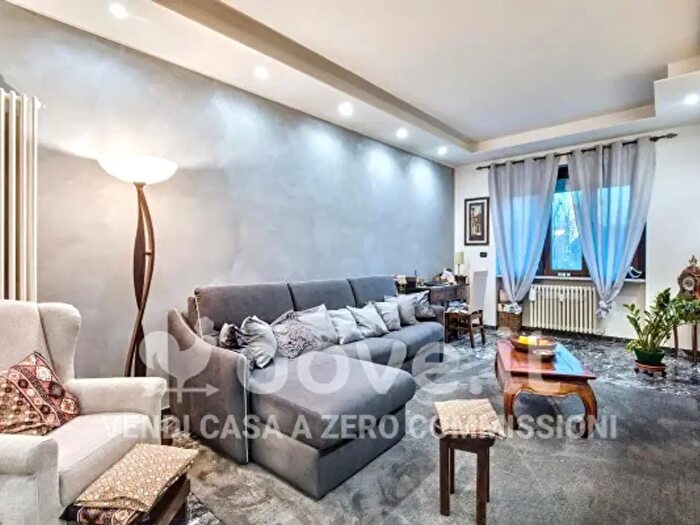 Appartamento quadrilocale in vendita in Via Sempione, Torino