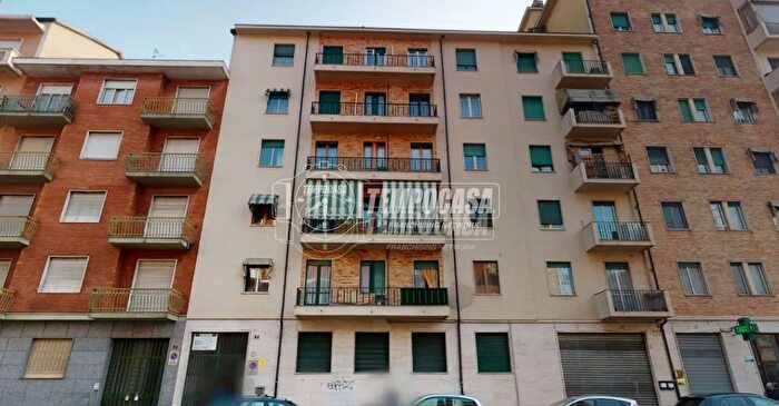 Appartamento trilocale in vendita in Via Viterbo, Torino