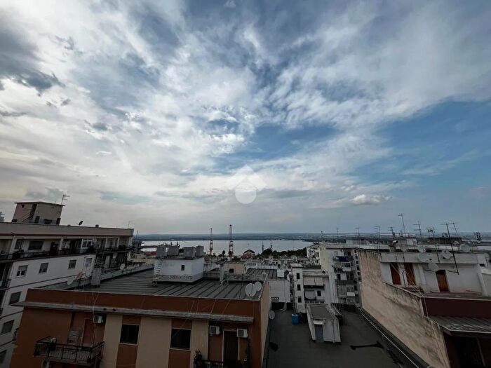Appartamento quadrilocale in vendita in Via Cesare Battisti, Taranto