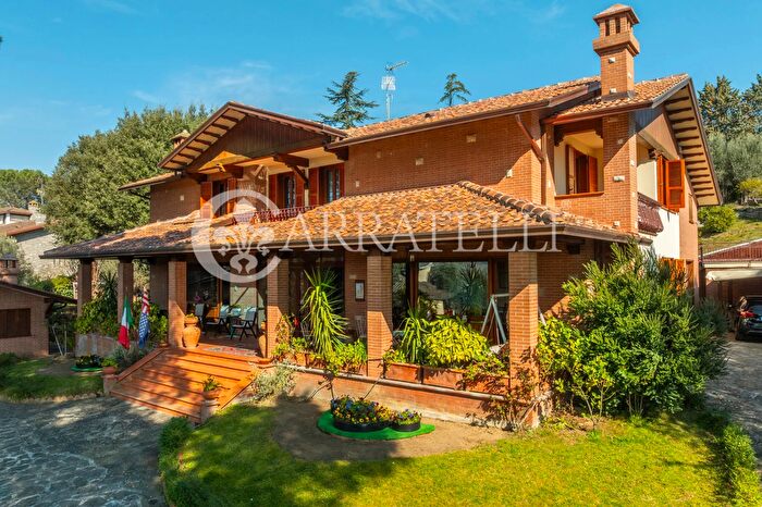 Casa con 18 locali in vendita in Via Palmiro Togliatti, Magione