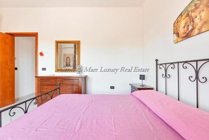 Casa con 8 locali in vendita in Ostuni