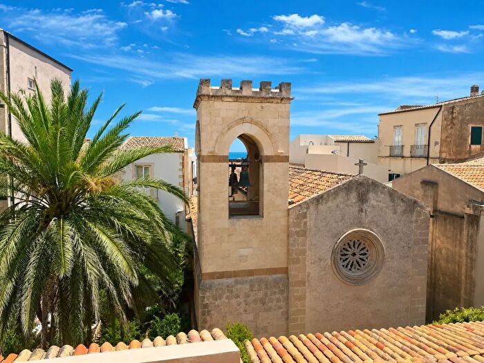 Casa con 13 locali in vendita in Via San Martino, Siracusa