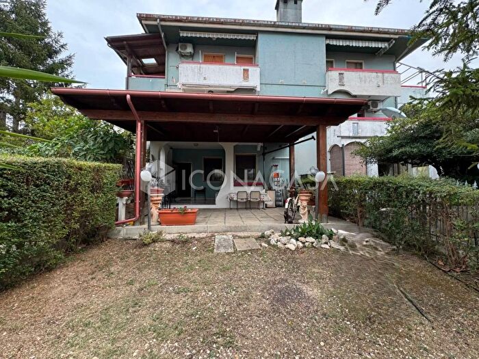 Appartamento trilocale in vendita in Via Stazione, Vasto