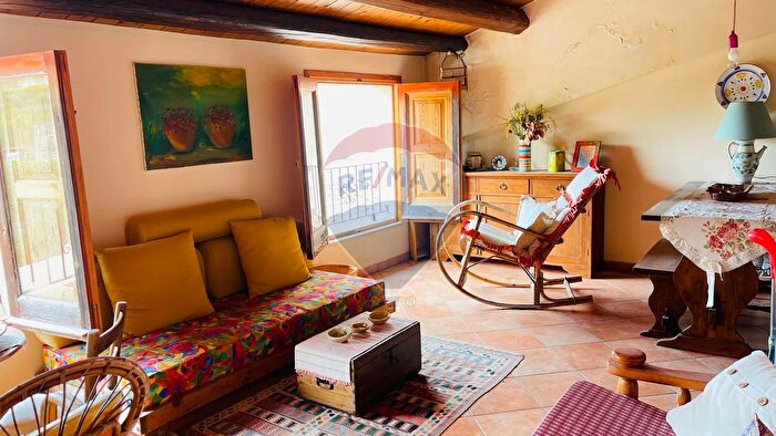 Casa quadrilocale in vendita in Via Archimede, Monterosso Almo