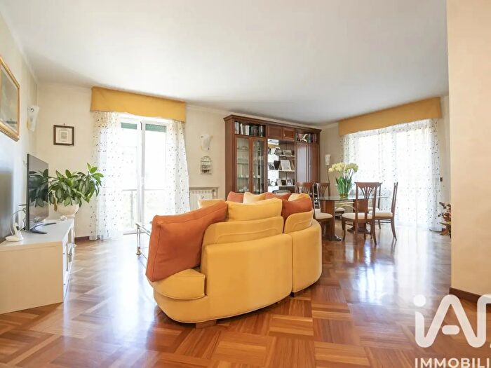 Appartamento con 8 locali in vendita in Via Nino Ronco, Genova