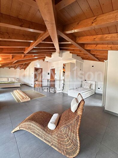 Appartamento quadrilocale in vendita in Gavirate