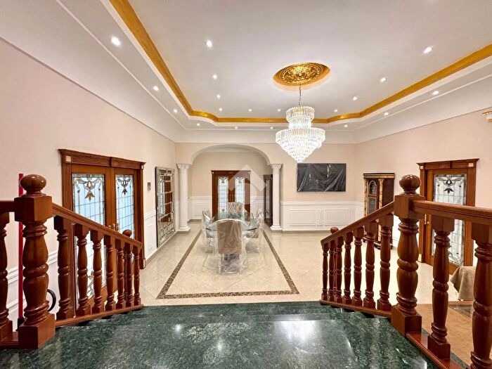 Appartamento con 5 locali in vendita in Piazza SantAnna a Capuana, Napoli