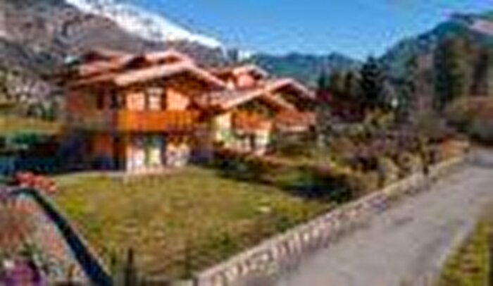 Appartamento quadrilocale in vendita in Castione Della Presolana