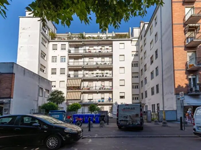 Appartamento quadrilocale in vendita in Via Giulio E Guido Carmignani, Parma
