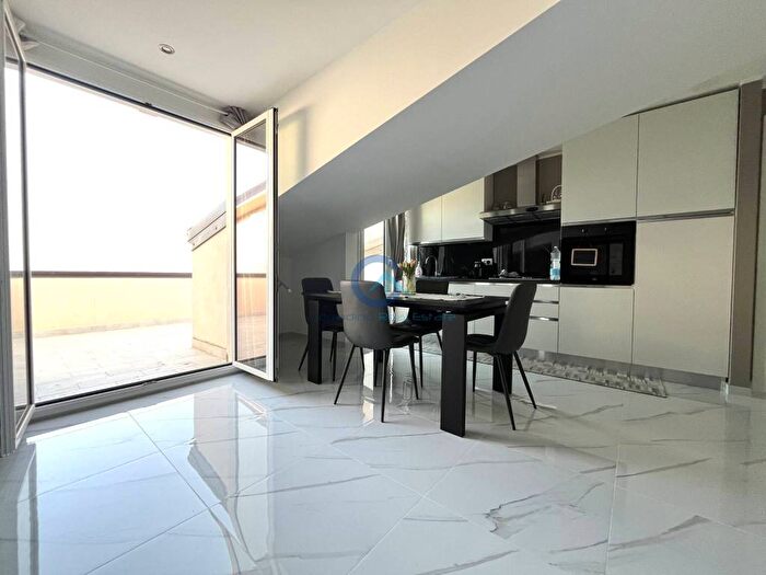 Casa trilocale in affitto in Viale Crotone, Catanzaro Lido, Catanzaro