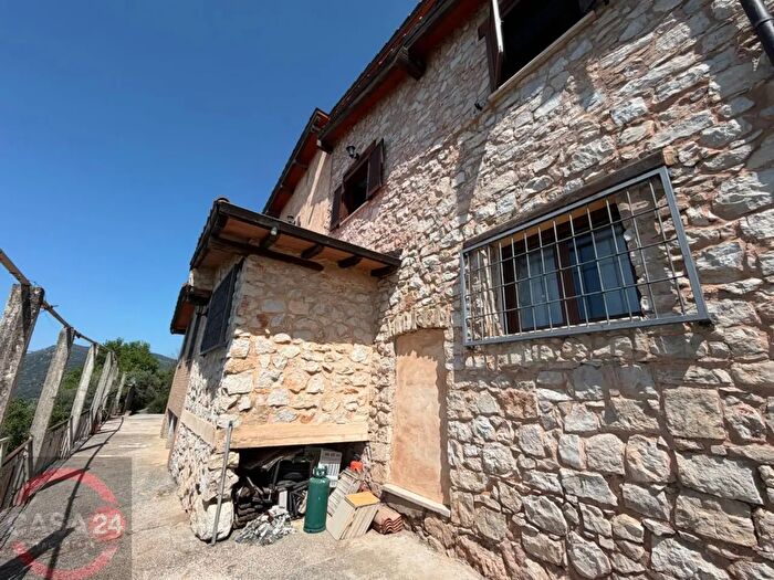 Casa con 9 locali in vendita in Via Nuova, Sezze