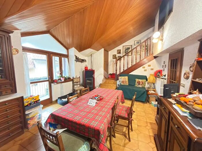 Casa con 6 locali in vendita in Via Matteotti, Coazze