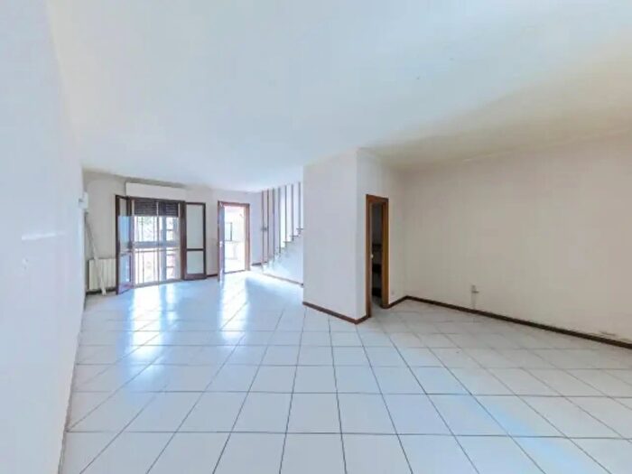 Casa con 6 locali in vendita in Via John Fitzgerald Kennedy, Pescia