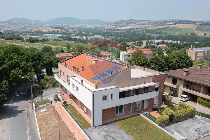 Appartamento quadrilocale in vendita in Via Capannini, Serra De Conti