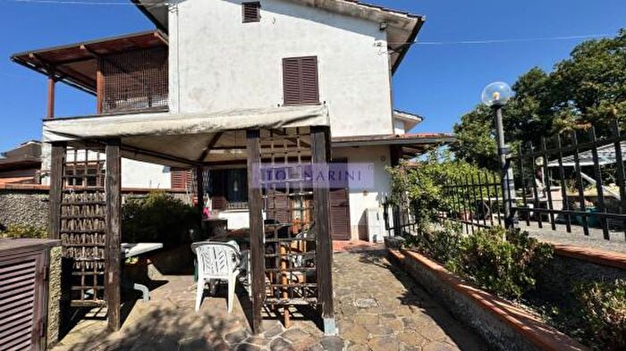 Appartamento con 6 locali in vendita in Via Campore, Marliana