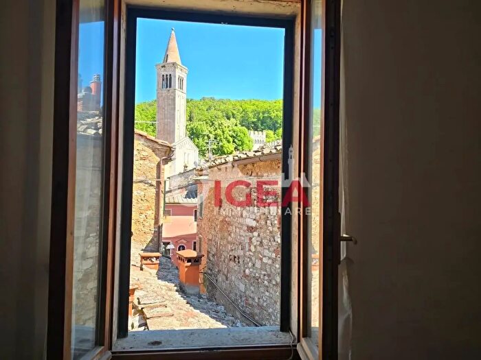 Casa con 6 locali in vendita in Rapolano Terme