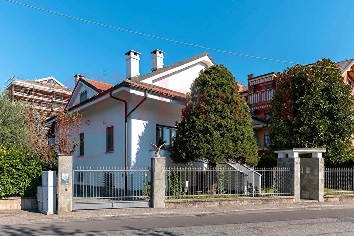 Casa con 7 locali in vendita in Strada del Cascinotto, San Mauro Torinese