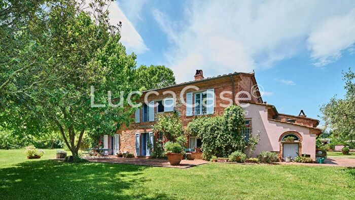 Casa con 7 locali in vendita in Altopascio