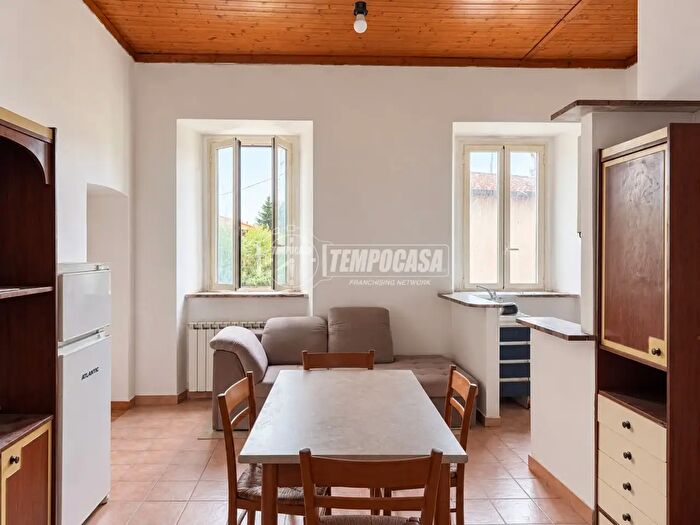 Appartamento trilocale in vendita in Via Bocconi, Monticello Brianza