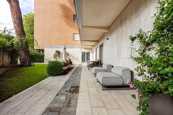 Appartamento trilocale in vendita in Piazza Albania, Roma