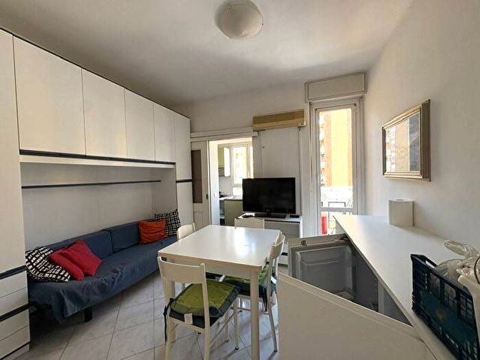 Appartamento bilocale in affitto in Via Pier Candido Decembrio, Lodi Brenta, Milano