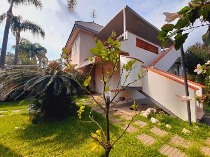 Casa trilocale in vendita in Via Dottore Mario Amato, Mascali