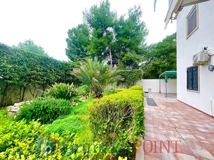 Appartamento con 7 locali in vendita in Via Federico Zeri, Lecce