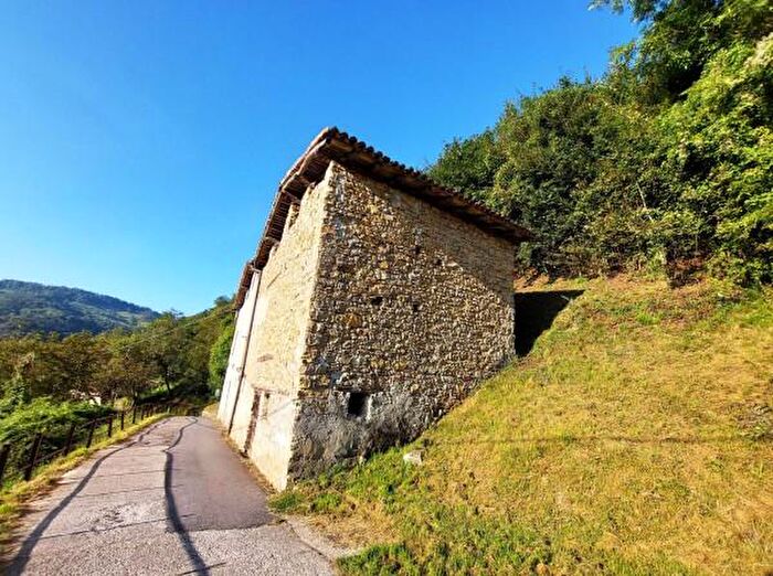 Casa trilocale in vendita in Via Villa, Pertica Bassa