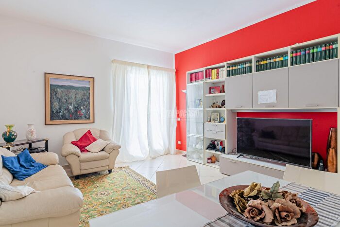 Appartamento con 6 locali in vendita in Livorno