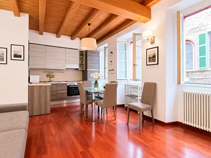 Appartamento trilocale in vendita in Via Pretorio, Como
