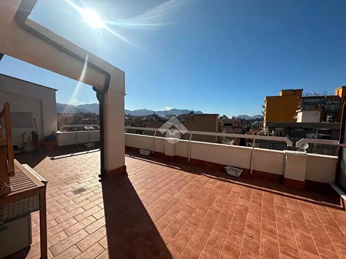 Appartamento quadrilocale in vendita in Via Bernardino d'Ucria, Palermo