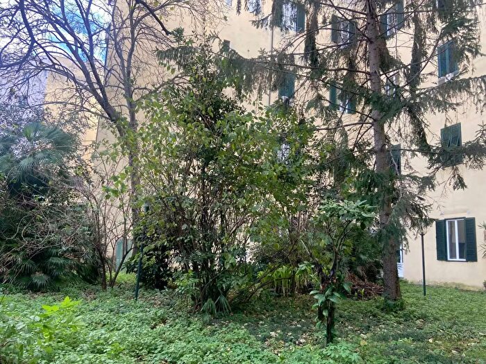 Appartamento con 10 locali in vendita in Via dell Indipendenza, Livorno