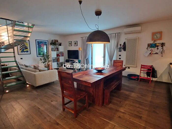 Casa quadrilocale in vendita in Via Francesco De Sanctis Prato, Prato