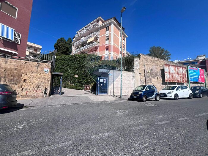 Appartamento con 5 locali in vendita in Via Manzoni, Napoli