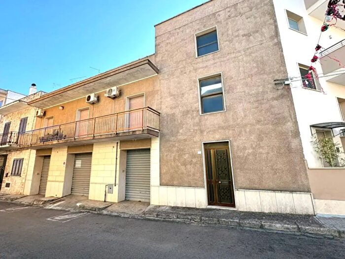 Appartamento con 7 locali in vendita in Via Megha Stanelli, Galatone