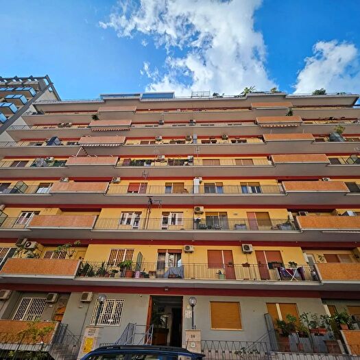 Appartamento con 8 locali in vendita in Viale delle Alpi, Palermo