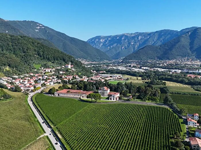 Casa con 15 locali in vendita in Strada Campesana, Bassano Del Grappa