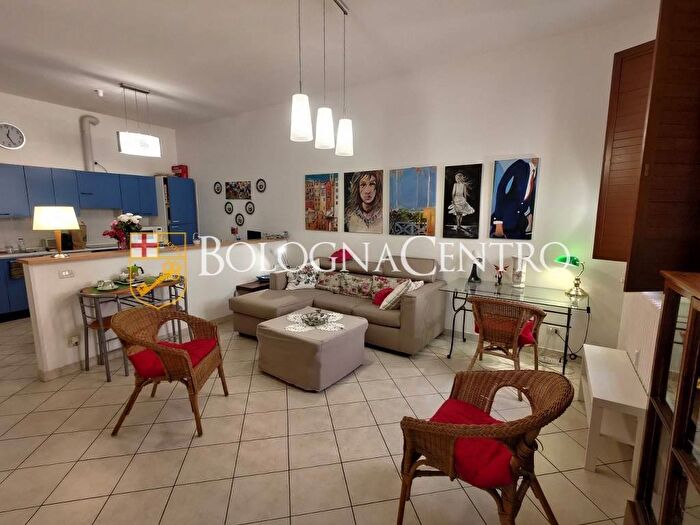 Appartamento monolocale in affitto in Via Carbonara, Centro Storico, Bologna