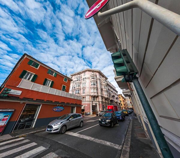 Appartamento con 6 locali in vendita in Via Giovanni Opisso, Genova