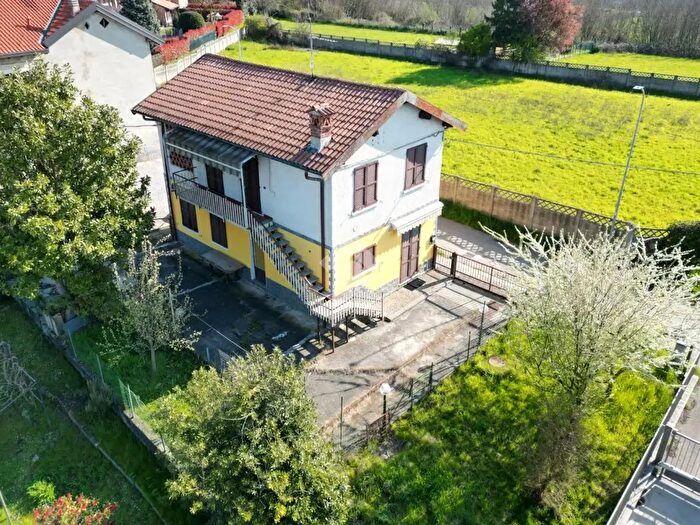 Casa quadrilocale in vendita in Via Veduggio, Carate Brianza