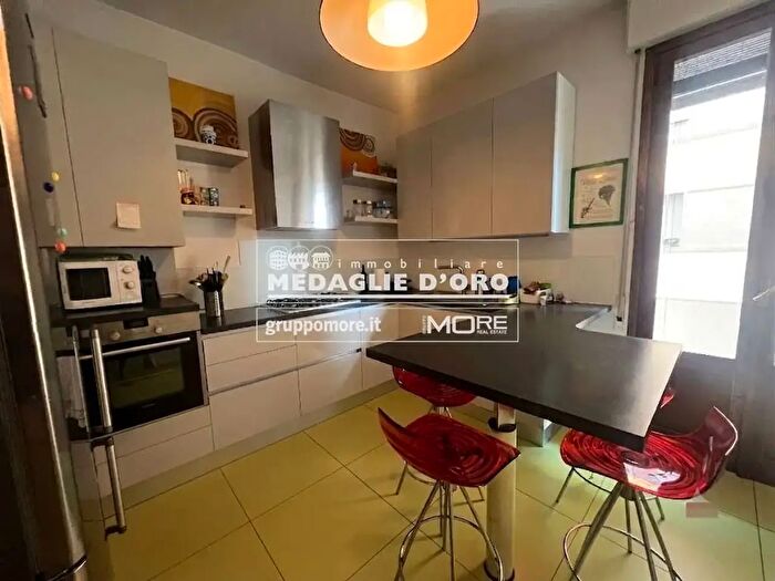 Appartamento con 6 locali in vendita in Via Bellinzona, Modena