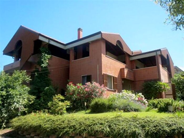 Casa con 6 locali in vendita in Ostra