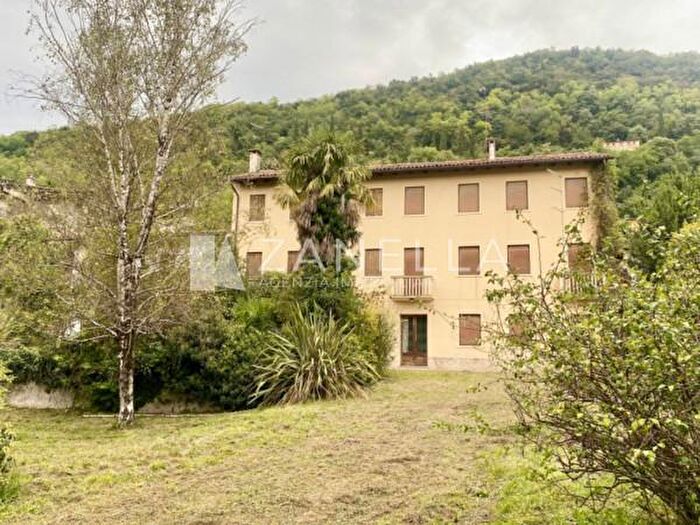 Casa con 6 locali in vendita in Via Roma, Valdobbiadene