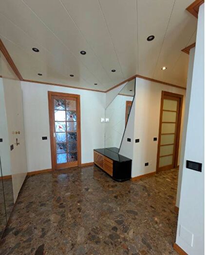Casa trilocale in affitto in Via Valsesia, Bisceglie, Milano